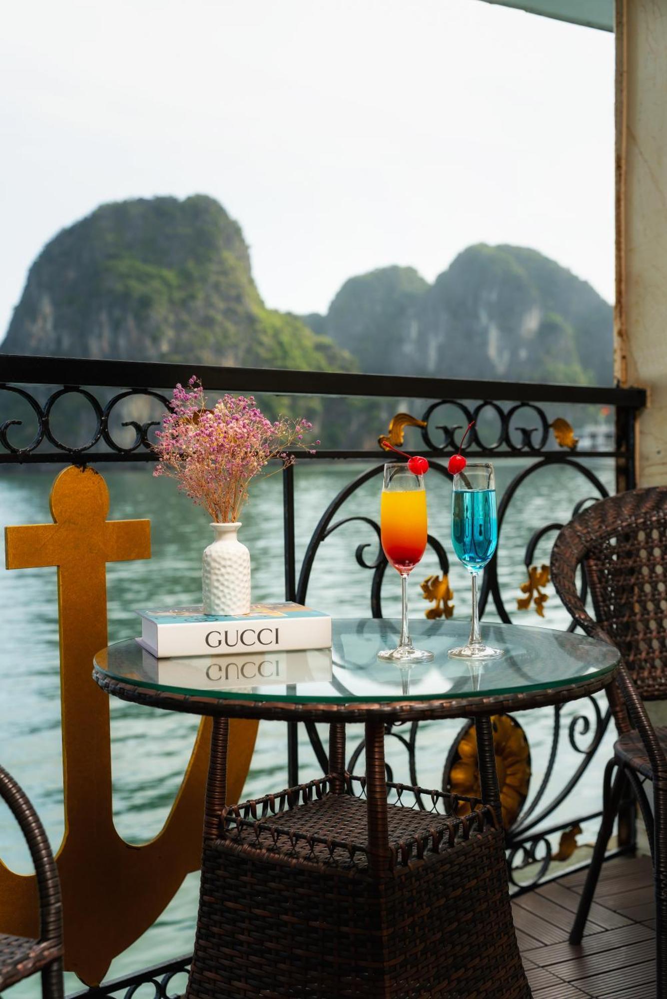 Halong Aquamarine Royal Cruise Hotel Ha Long Exterior photo